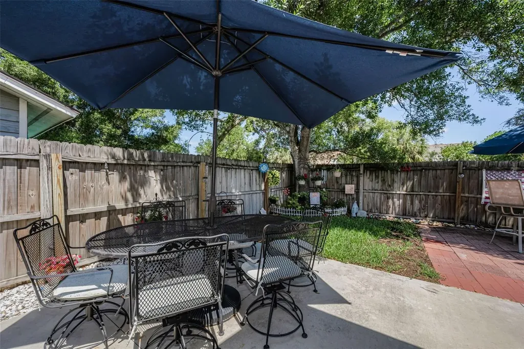 2907 Whispering Drive N Largo FL 33771