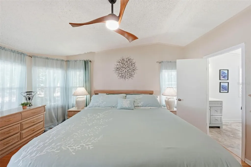 119 Lake Shore Circle Leesburg FL 34788
