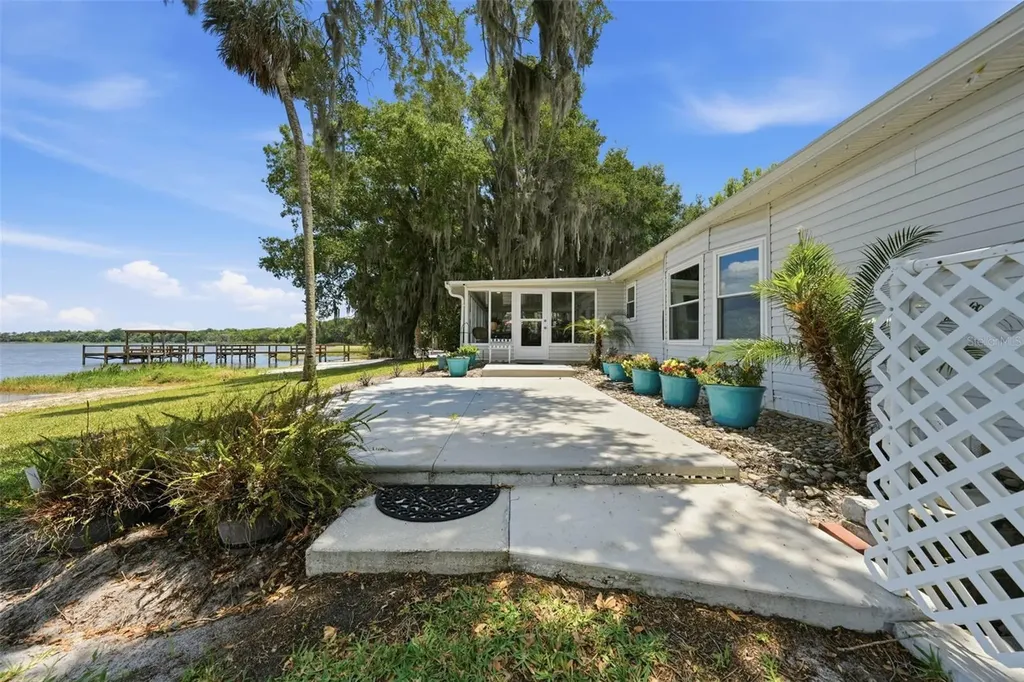119 Lake Shore Circle Leesburg FL 34788