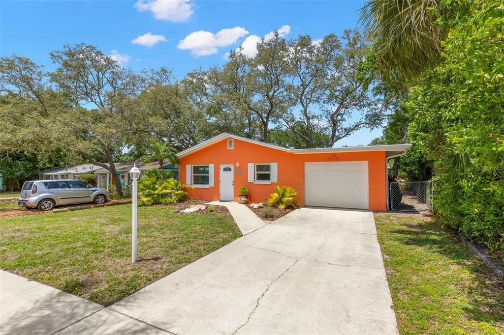 422 Kentucky Avenue Crystal Beach FL 34681