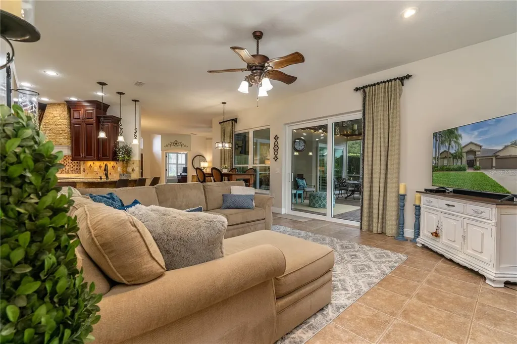 3829 Spruce Pine Drive Valrico FL 33596