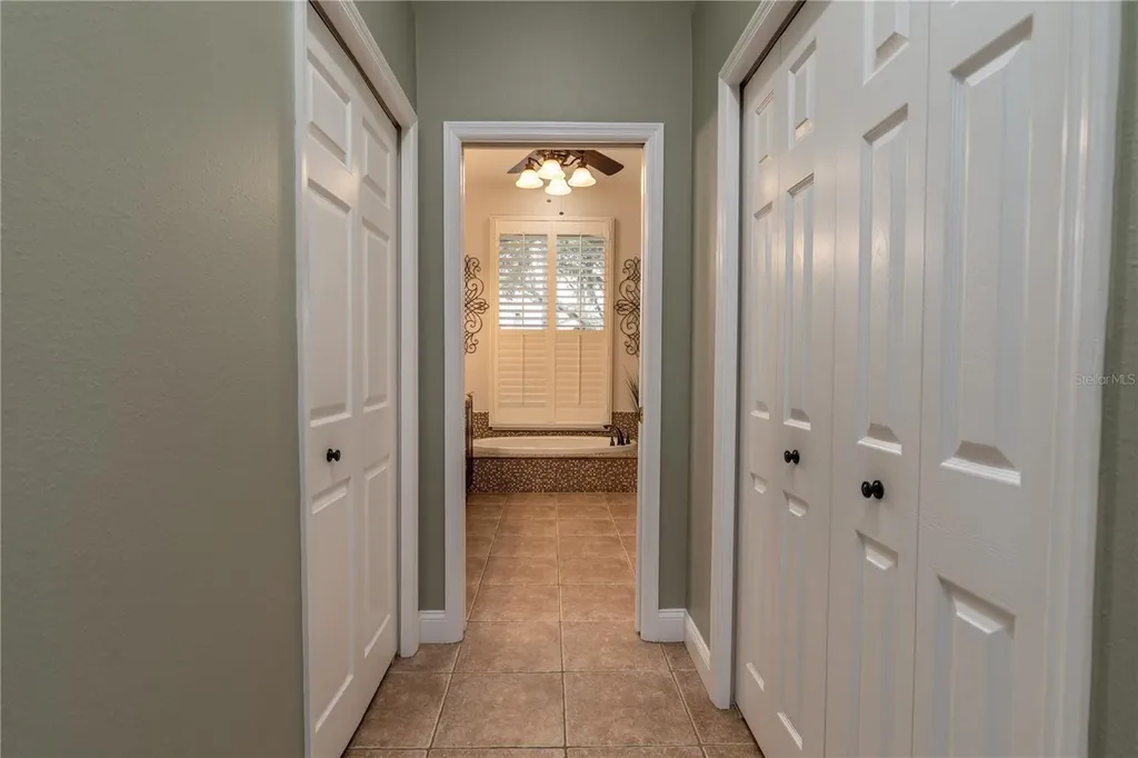3829 Spruce Pine Drive Valrico FL 33596