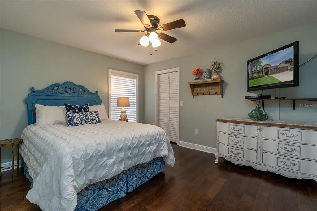 3829 Spruce Pine Drive Valrico FL 33596