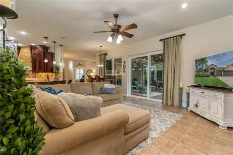 3829 Spruce Pine Drive Valrico FL 33596