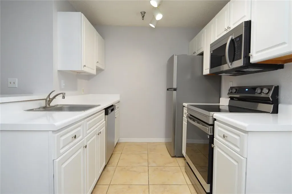 10265 Gandy Boulevard N St Petersburg FL 33702