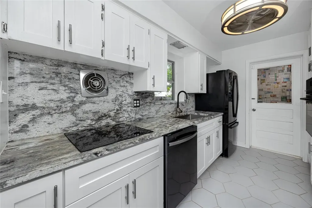 630 Jasmine Way S St Petersburg FL 33705