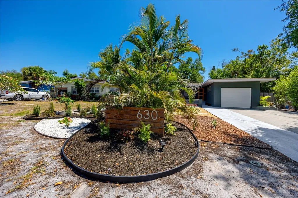 630 Jasmine Way S St Petersburg FL 33705