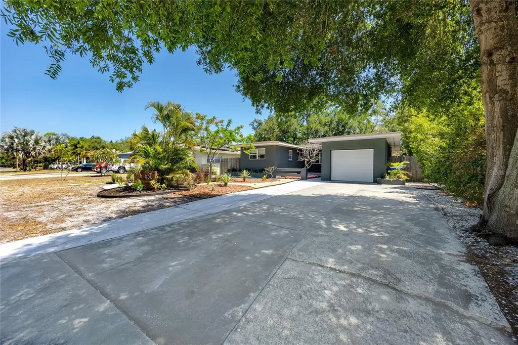 630 Jasmine Way S St Petersburg FL 33705