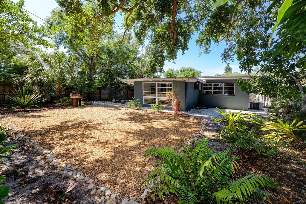 630 Jasmine Way S St Petersburg FL 33705