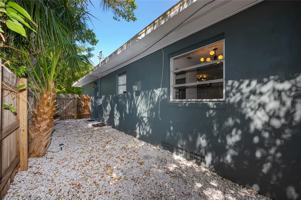 630 Jasmine Way S St Petersburg FL 33705