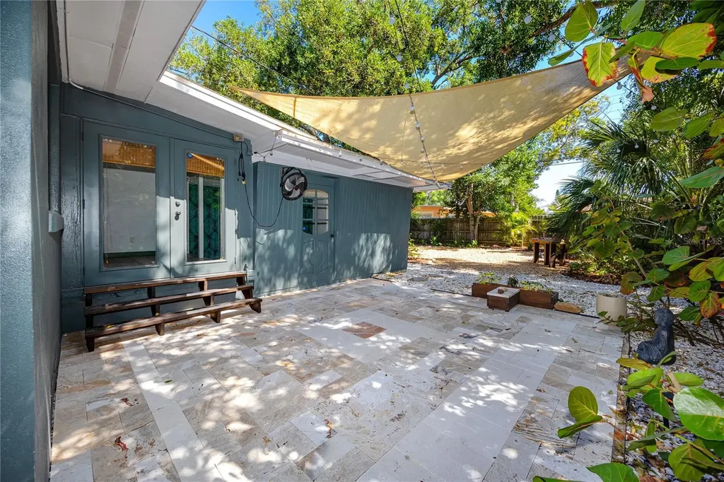 630 Jasmine Way S St Petersburg FL 33705