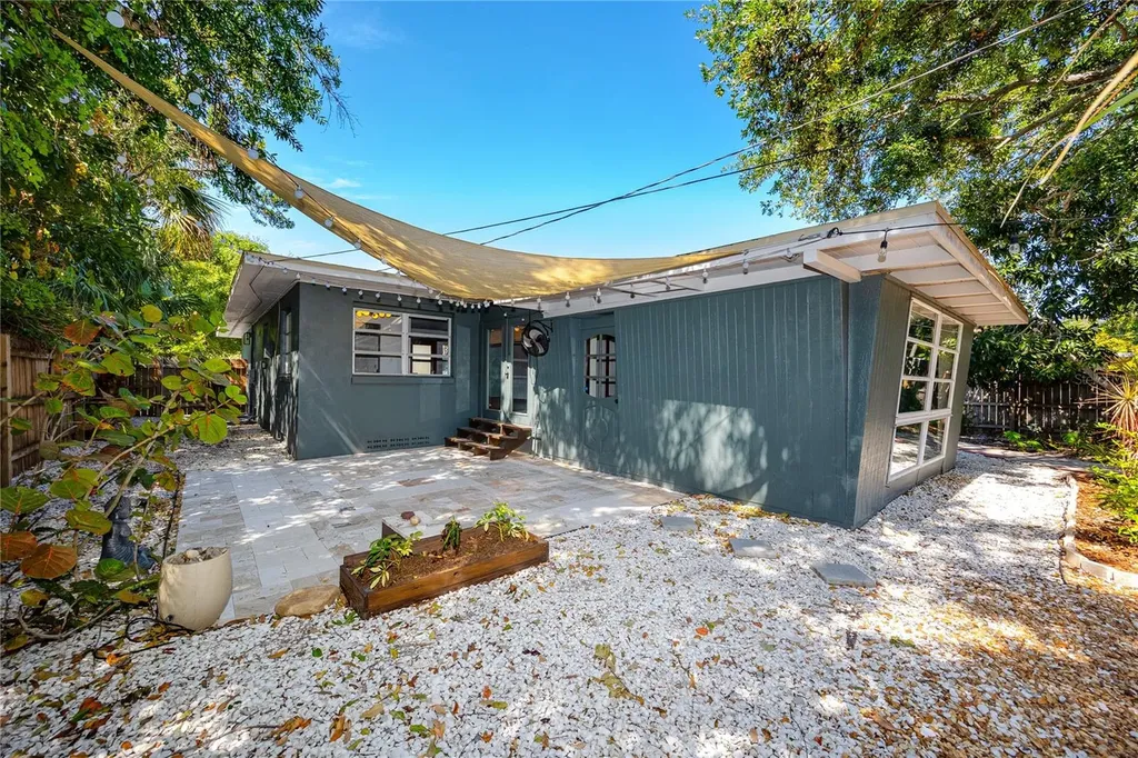 630 Jasmine Way S St Petersburg FL 33705