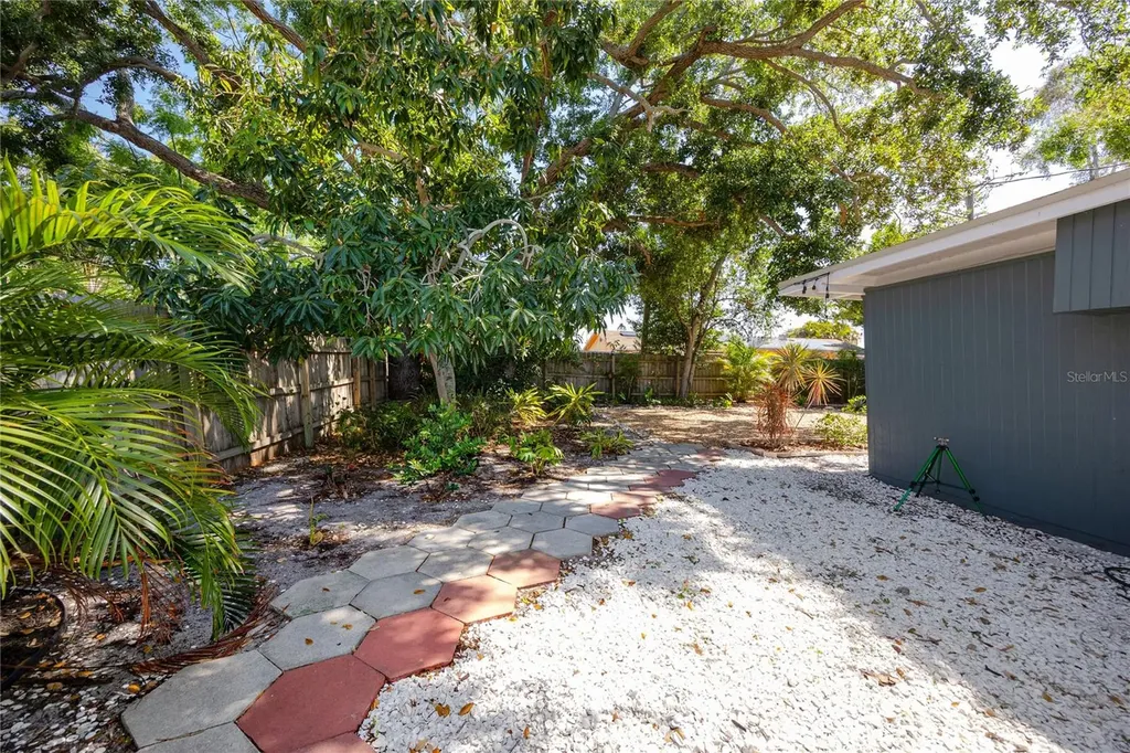 630 Jasmine Way S St Petersburg FL 33705