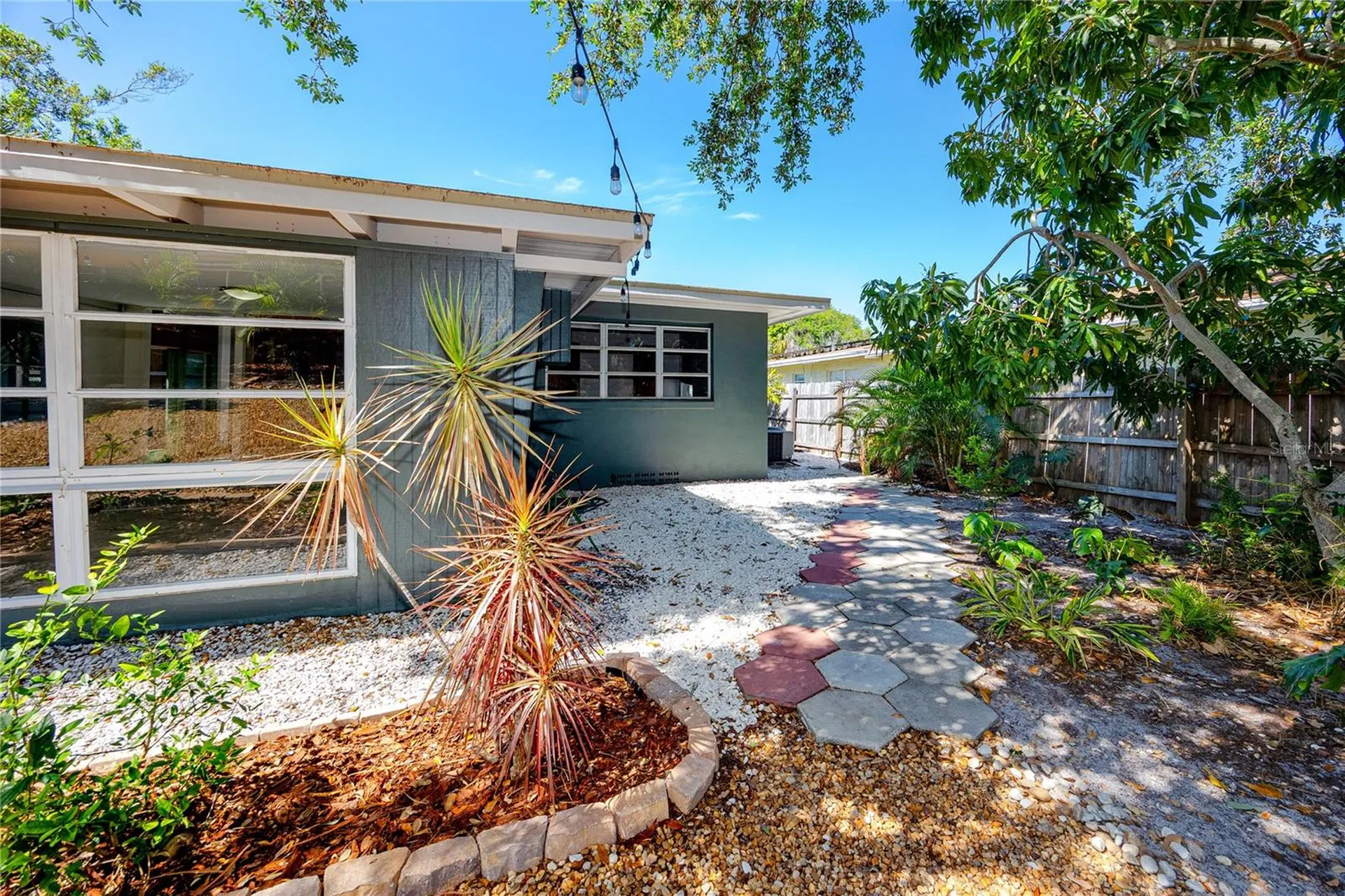 630 Jasmine Way S St Petersburg FL 33705
