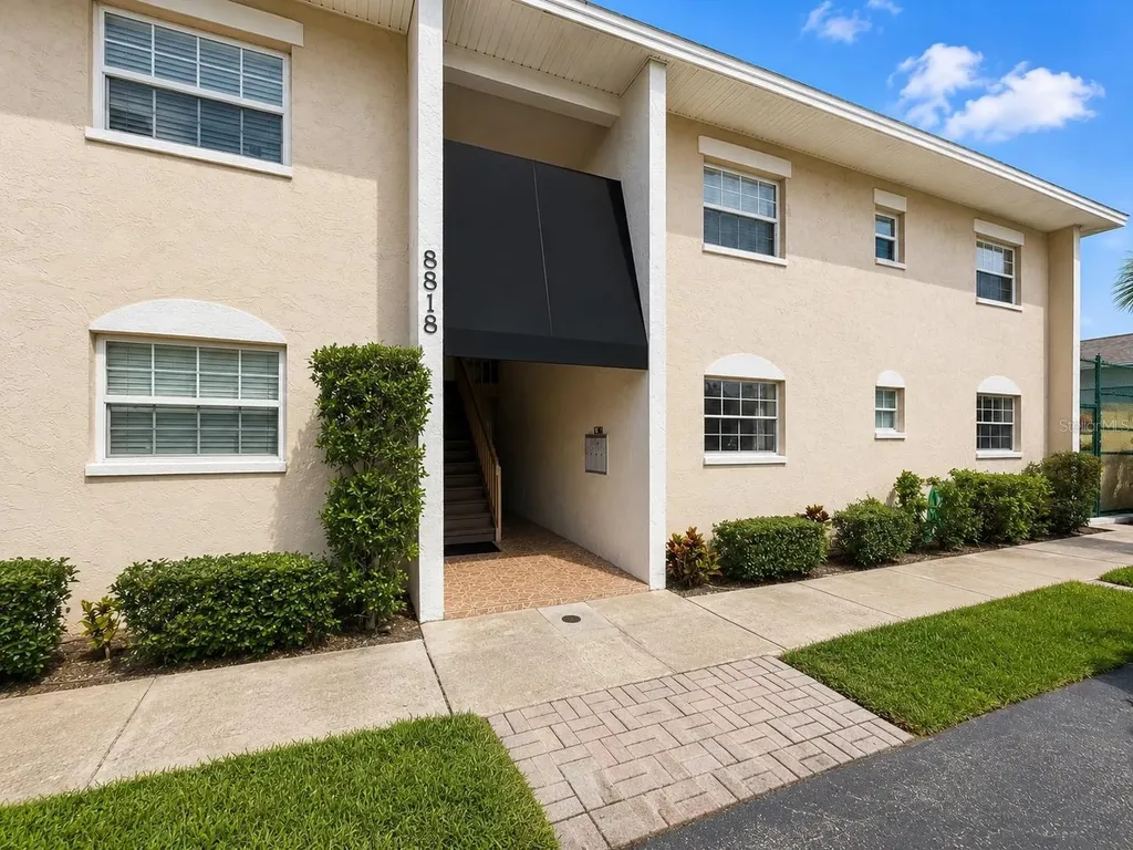 8818 Bay Pointe Drive Tampa FL 33615