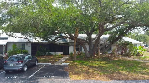 7115 Parkside Villas Dr N St Petersburg FL 33709
