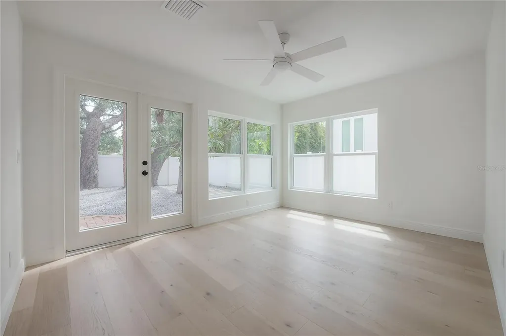 471 W Davis Boulevard Tampa FL 33606