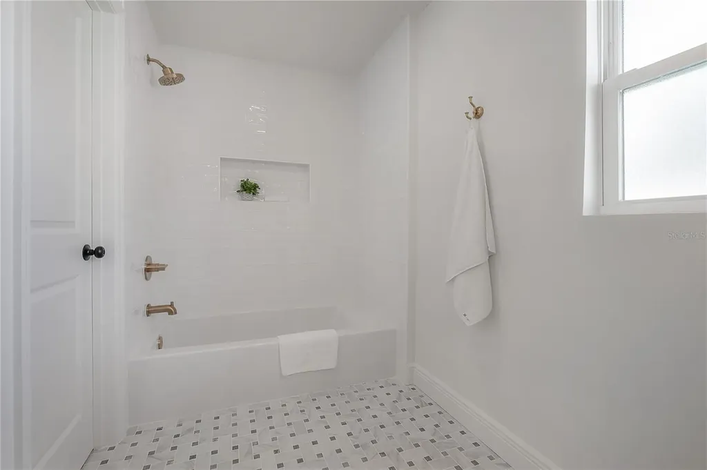 471 W Davis Boulevard Tampa FL 33606