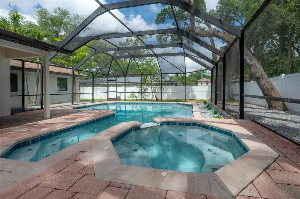 471 W Davis Boulevard Tampa FL 33606