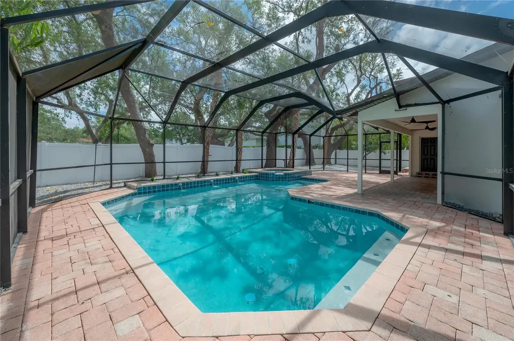 471 W Davis Boulevard Tampa FL 33606