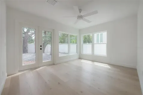 471 W Davis Boulevard Tampa FL 33606