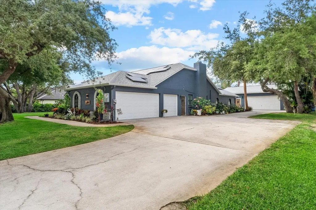 8806 Crosswood Court Riverview FL 33578