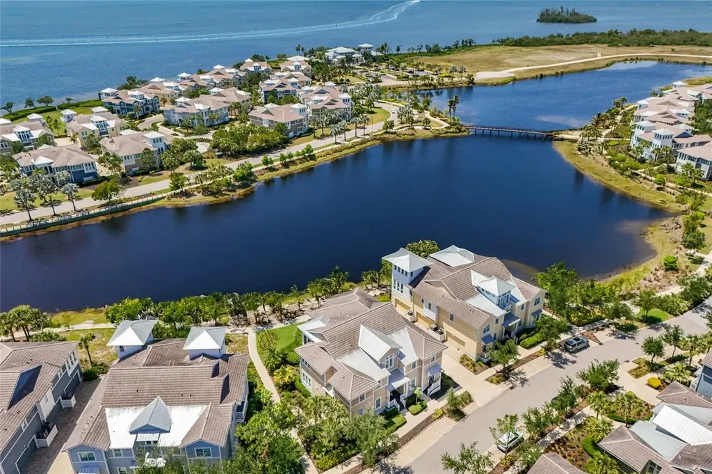 258 Sapphire Lake Drive Bradenton FL 34209