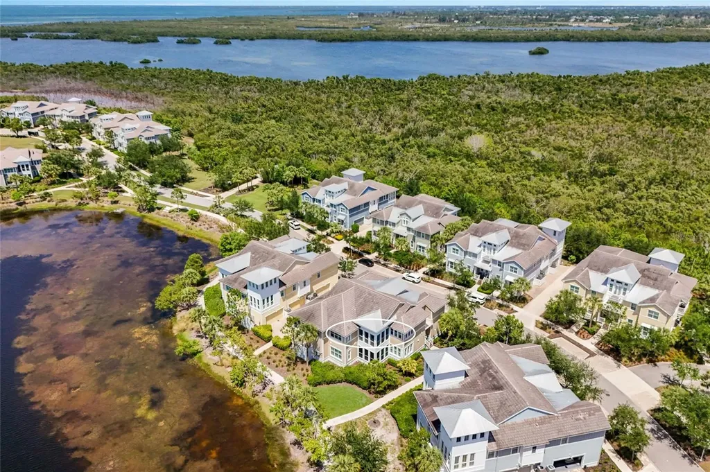 258 Sapphire Lake Drive Bradenton FL 34209