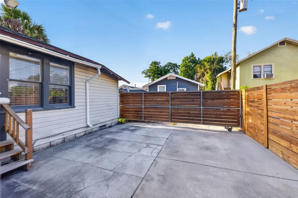 2419 Dartmouth Avenue N St Petersburg FL 33713