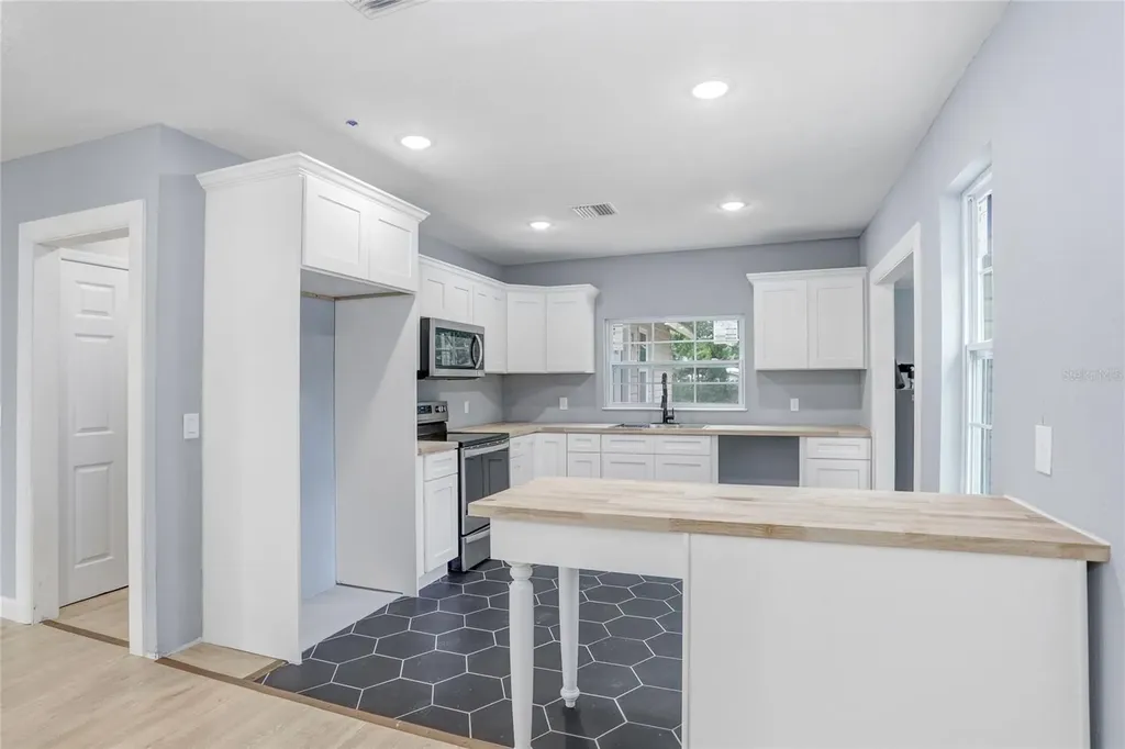 310 S Delaney Avenue Avon Park FL 33825