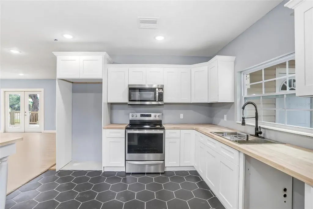 310 S Delaney Avenue Avon Park FL 33825