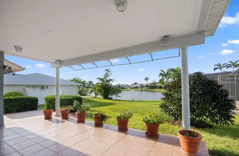 8607 51st Avenue W Bradenton FL 34210