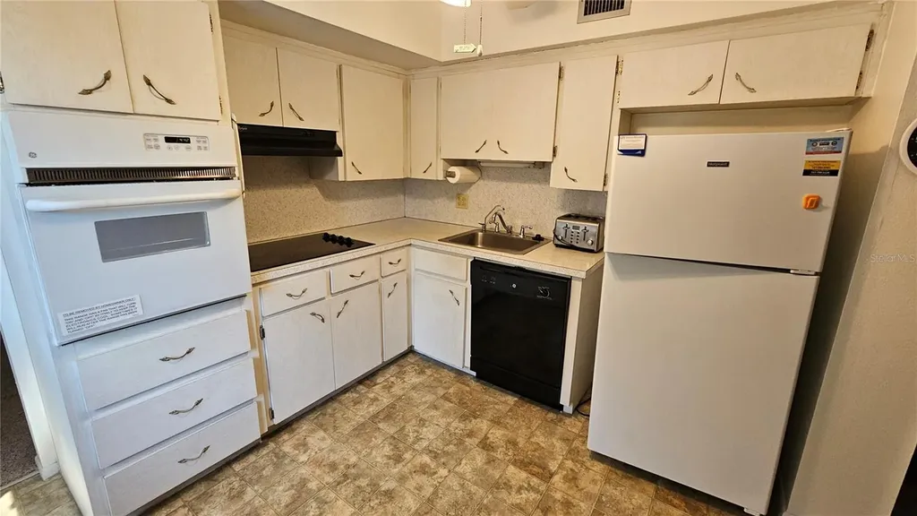 2457 Ecuadorian Way Clearwater FL 33763