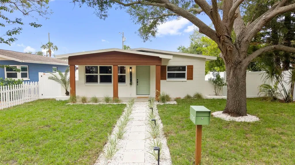 7042 Dartmouth Avenue N St Petersburg FL 33710