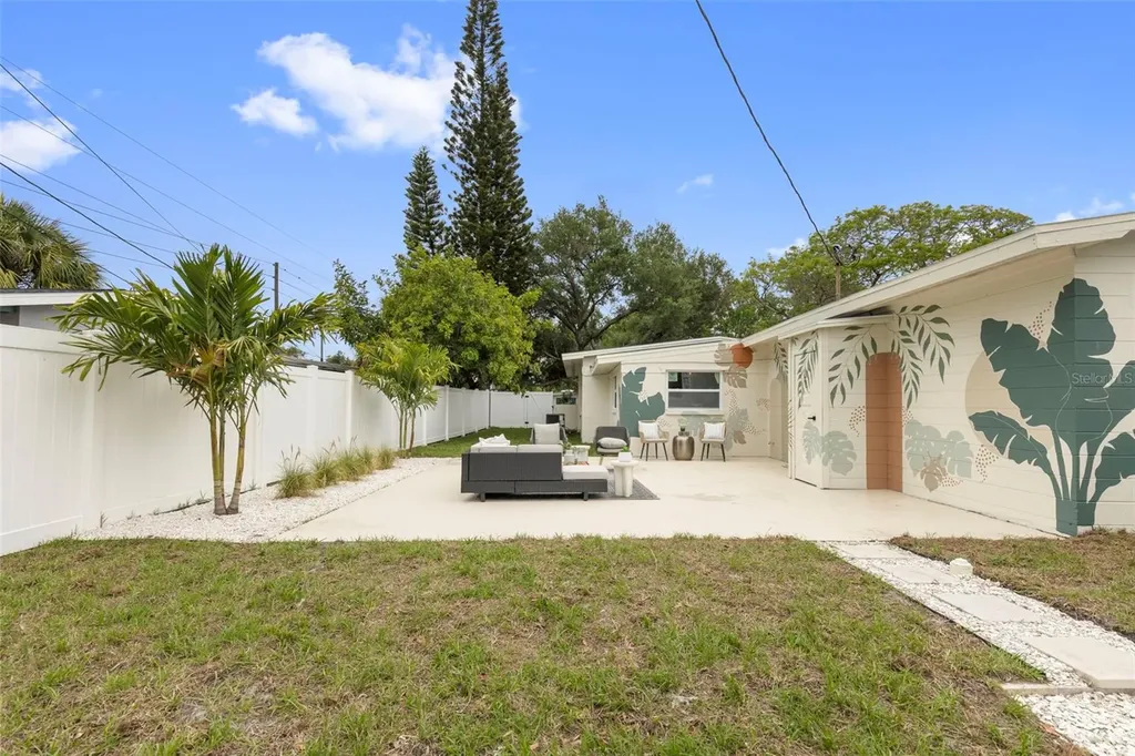 7042 Dartmouth Avenue N St Petersburg FL 33710
