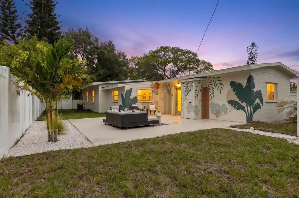 7042 Dartmouth Avenue N St Petersburg FL 33710