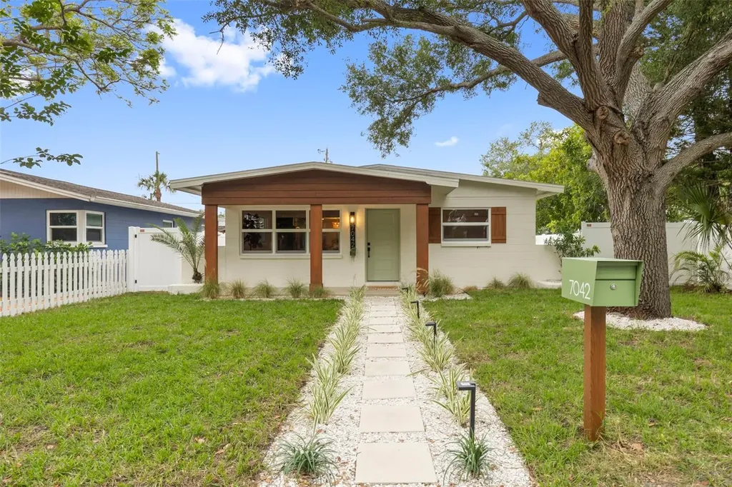 7042 Dartmouth Avenue N St Petersburg FL 33710