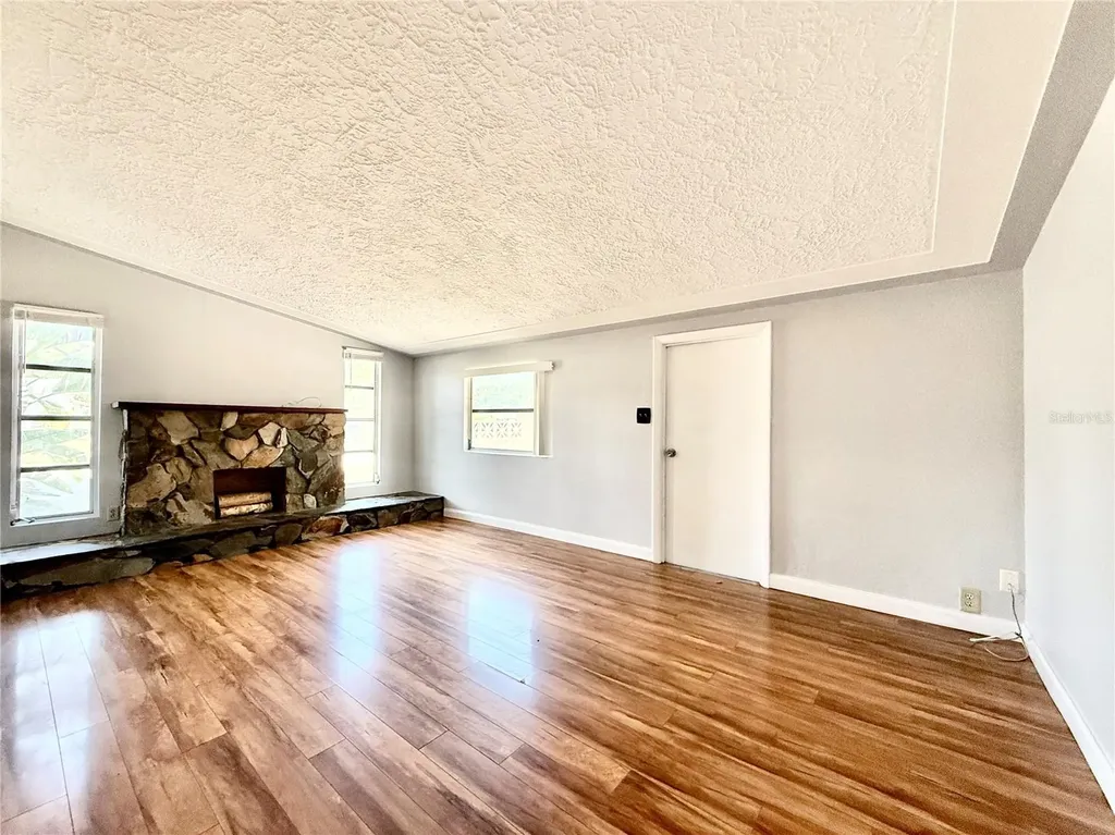 10862 Village Green Avenue Seminole FL 33772