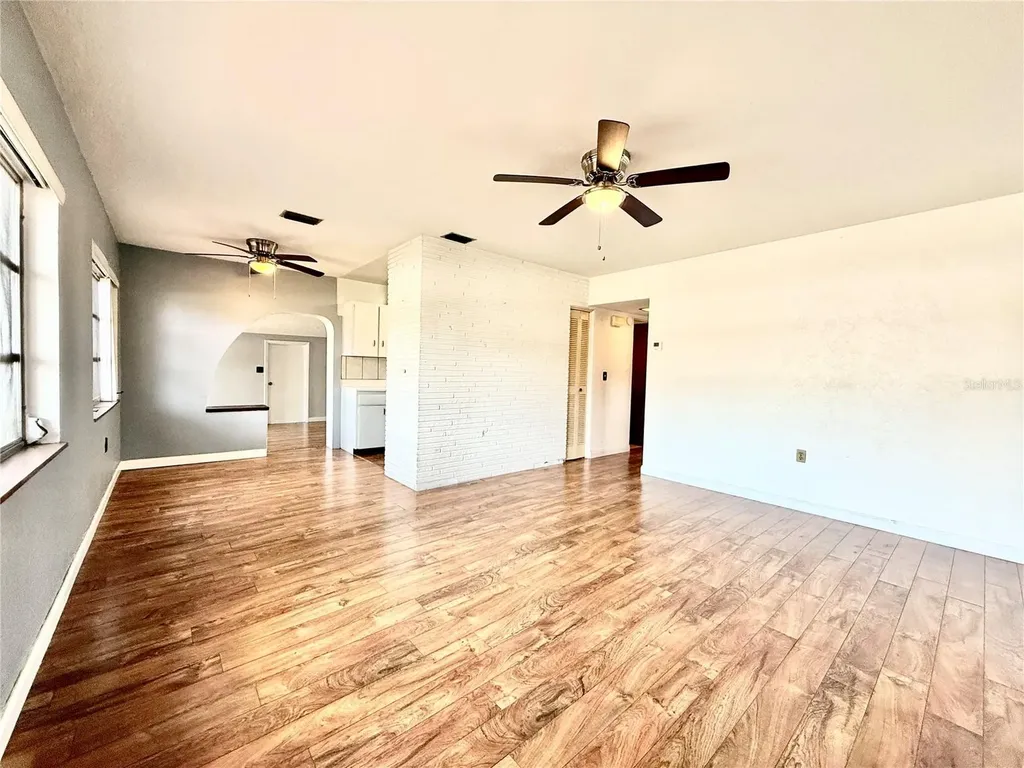 10862 Village Green Avenue Seminole FL 33772