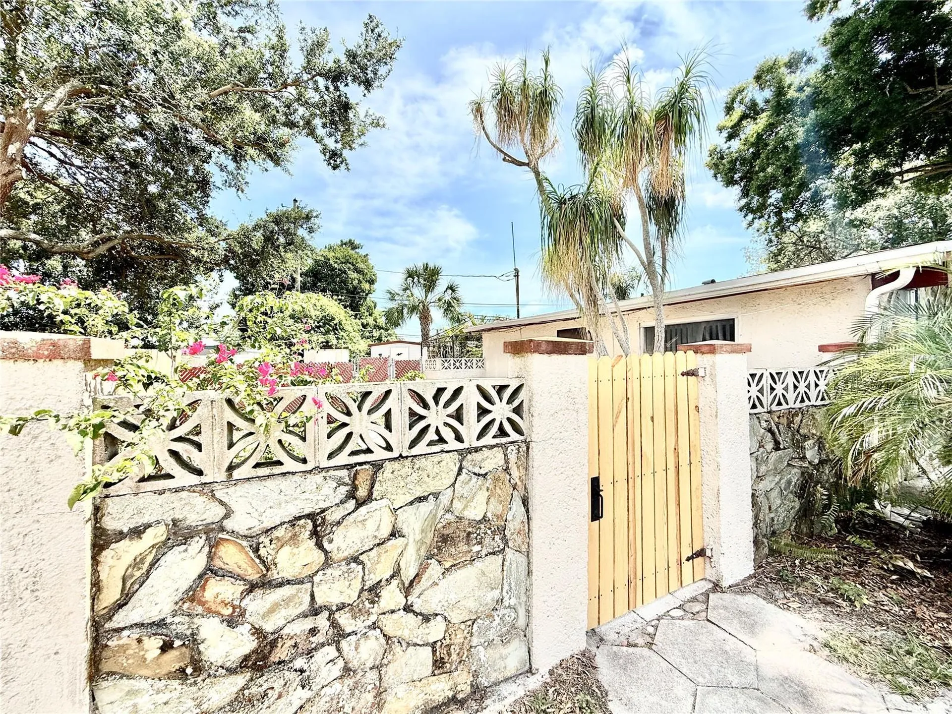 10862 Village Green Avenue Seminole FL 33772