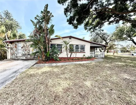 10862 Village Green Avenue Seminole FL 33772