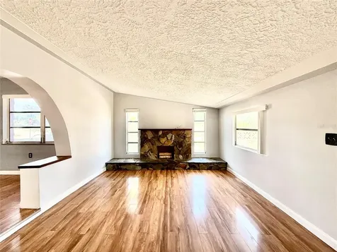 10862 Village Green Avenue Seminole FL 33772