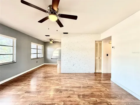 10862 Village Green Avenue Seminole FL 33772