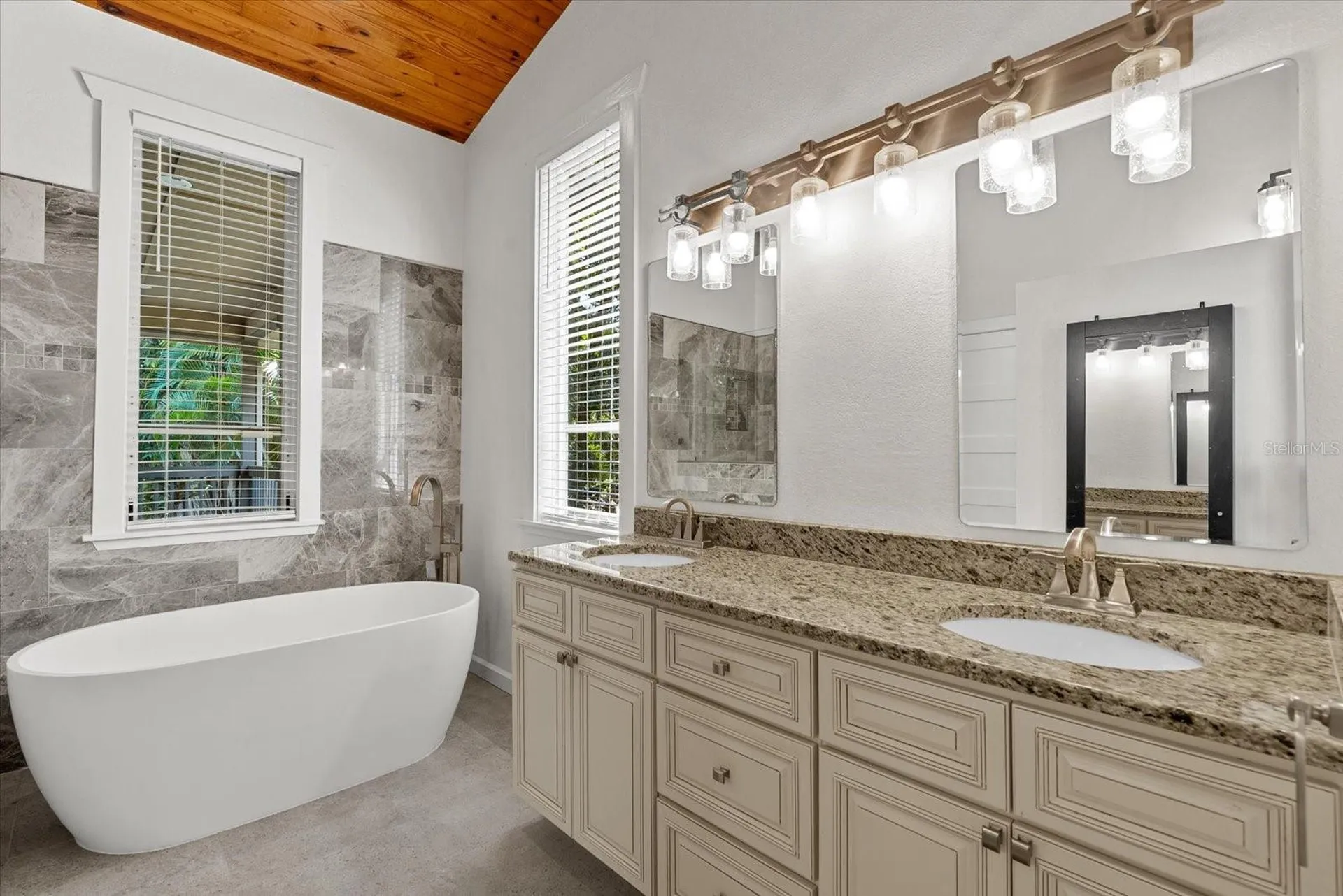 1165 Vereda Verde Sarasota FL 34232