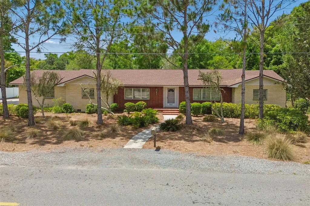 707 N Johnson Street Plant City FL 33563