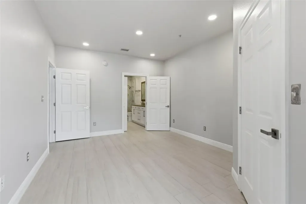 4333 Bayside Village Drive Tampa FL 33615