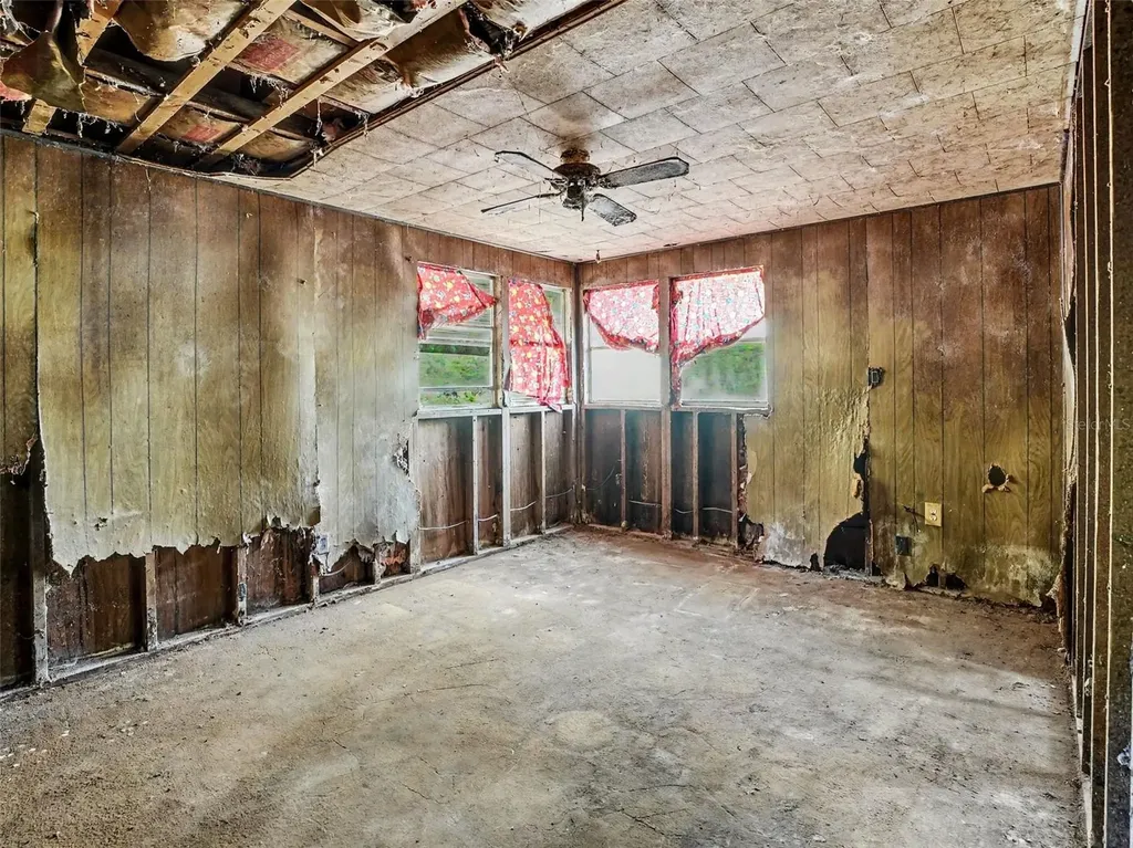 25628 Fishermans Road Paisley FL 32767