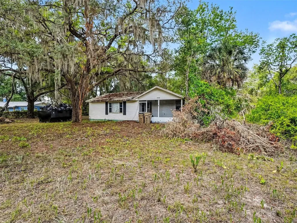 25628 Fishermans Road Paisley FL 32767
