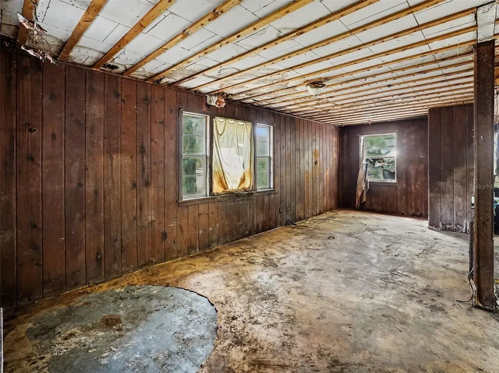 25628 Fishermans Road Paisley FL 32767