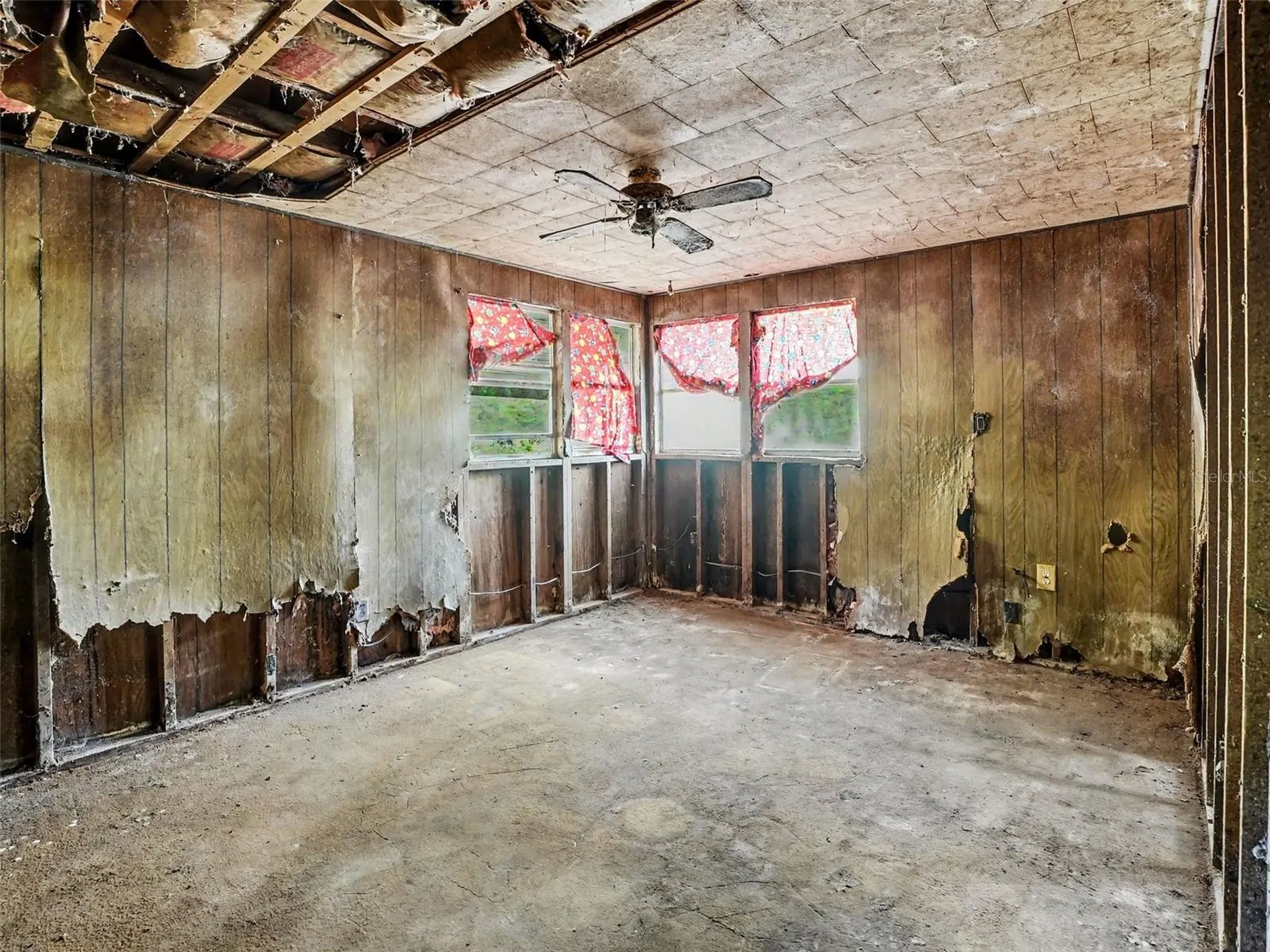 25628 Fishermans Road Paisley FL 32767